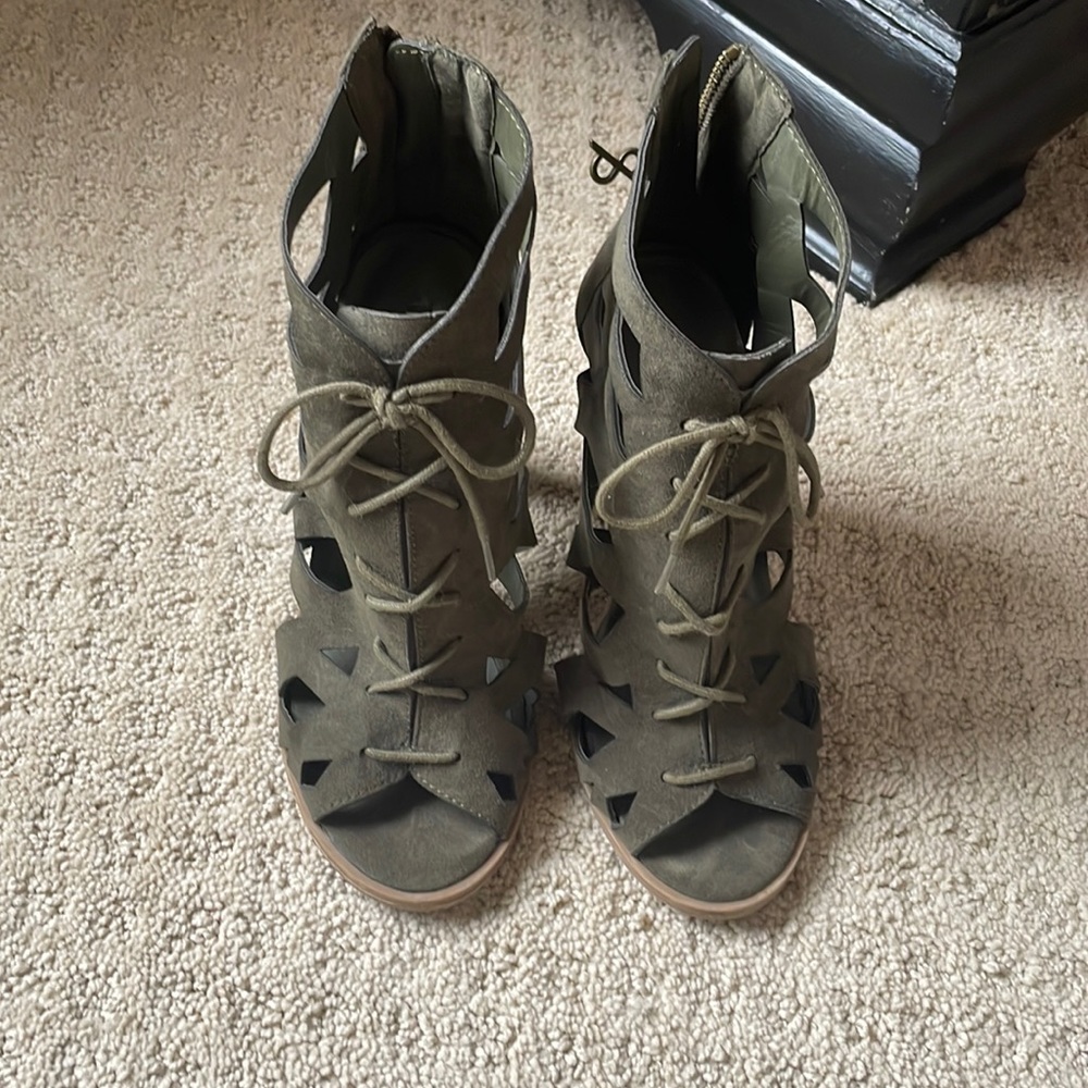 Army green tie up open toe chunky heel